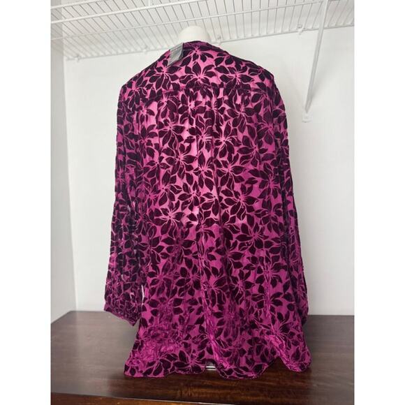 Torrid Floral Blouse, Magenta with Velvet Floral Pattern Size 3X NWT - Picture 6 of 13